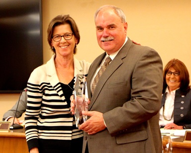 Board President Katie Rice presents the Inny Award to Undersheriff Mike Ridgway